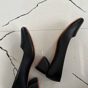 Black matte block pump heels