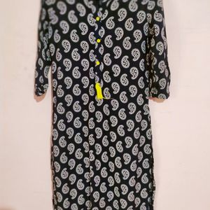 Avaasa Black Printed Kurtha For Women