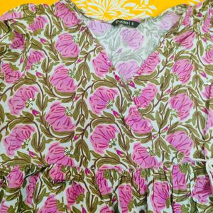 Zari work Floral Printed Kurta from Zudio.