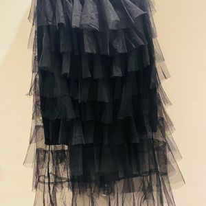 BEAUTIFUL NET TULLE SKIRT IN SIZE M