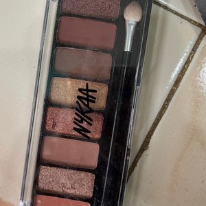 Smokey At 18 By Nykaa Eyeshadow Pallete