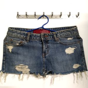 Guess Co. Denim Shorts In Size 26