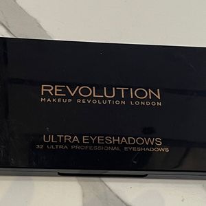 Makeup Revolution London 32 Eyeshadow Palette