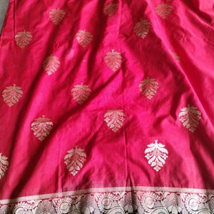 Red And Green With Zari Printed Saree (Women)