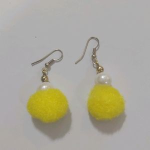 Yellow lightweight earrings Brand New 💛