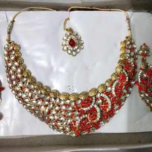 A Beautiful Neck Piece With Earrings