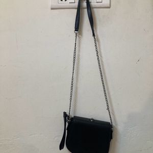 HM Casual Black Slingbag