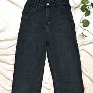 Urbanic Straight Fit Jeans Size S