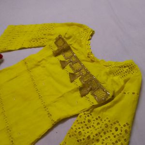 Yellow Kurti With White Trouser 🤍Bust 30