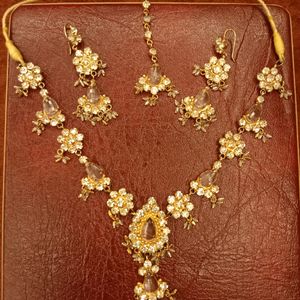 Golden Jewellery Set with Maangtika