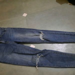 damage denim jeans