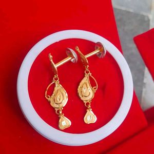 22c Hallmark Gold Earrings