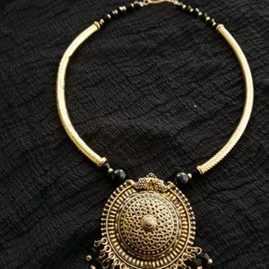 Short Traditional Necklace