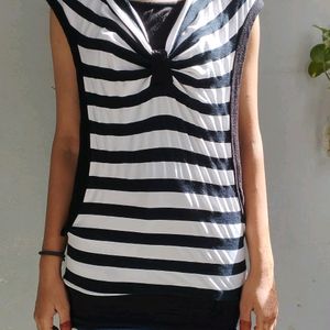 Black And White Stretchable Top