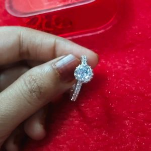 Sizzling Charming Diamond Ring 💍