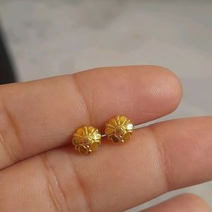 Beautiful New Flower Desine Studs