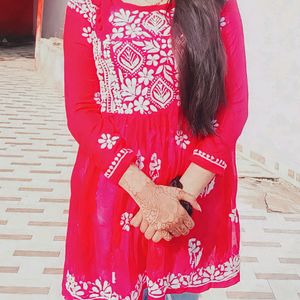 Chikankari Kurti With Red Cami Top❤️✨