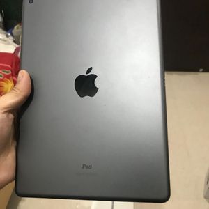 Apple iPad 8th Gen With  Box And Cable