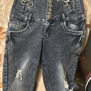 New 6 Botton High Waist Jeans