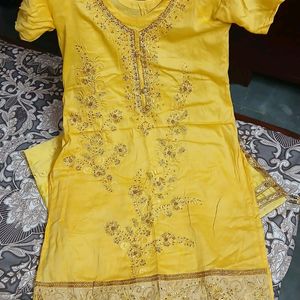 Yellow Suit Set With Dupatta 💫