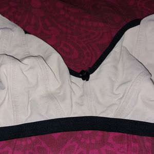 4 Bras In Good Condition