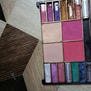 Glitter Pallet And Pigmented Eyeshadow Pallete