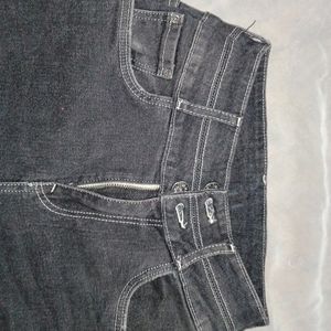 Trendy Straight Fit Jeans For Women's