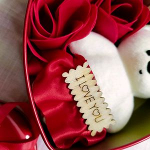 Valentine’s Day Love Box With Artificial Roses