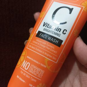 St. Botanica Vitamin C Facewash