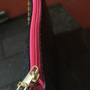 black pink hand purse from swiss beauty