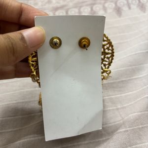 Golden Jhumka With Pearls