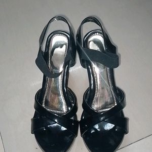 Black 🖤 High Heels 👠 Size -39