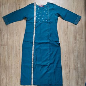 Varanga Women Embroidered Straight Kurta