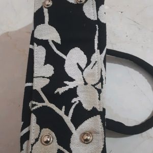 Black & White Rose Hand & Side Bag