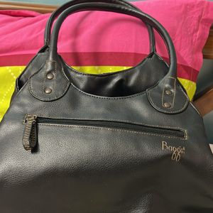 Black Baggit Handbag