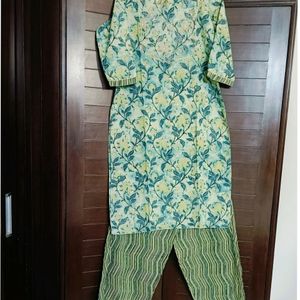 Women Green Floral Printed Kurta With Bottom