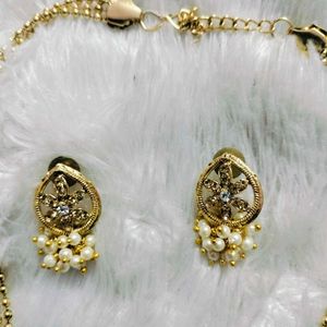 Earring And Neckpiece Set