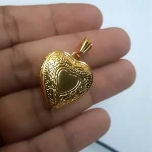 Large Golden Heart Picture Opening Pendant + Chord