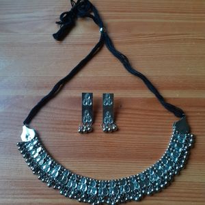 Set Of Choker Necklace and Earrings