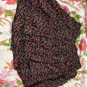 Berrylush Black Flowers Skirt