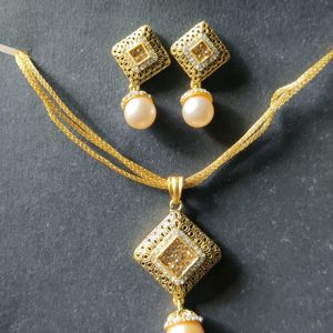 Golden Necklace Set With Earings