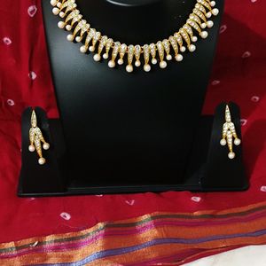 Elegant diamond gold necklace