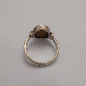 TIGER EYE STONE IN SILVER RING