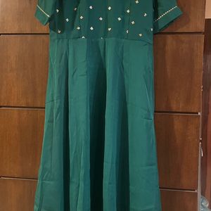 Inddus Green Embroidered Kurta Set