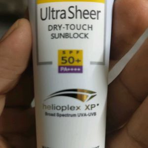 ULTRA SHEER DRY-TOUCH SUNBLOCK