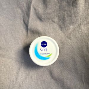 Nivea Soft Moisturizer Cream