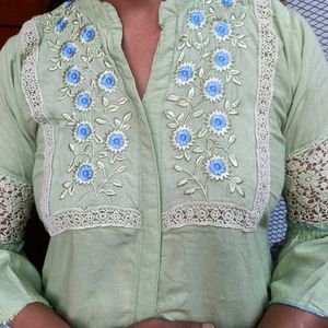 💚 Women Cotton Festive Thread Work Kurta 💚