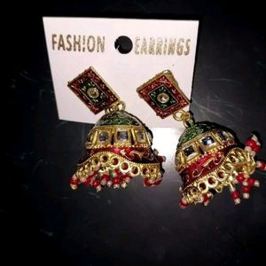 Women's Classy Jhumka With Beautiful Pearl Work