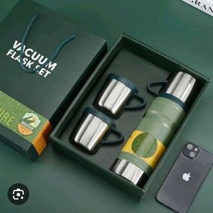 Flask Set with 3 Cups