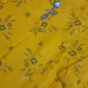 Beautiful Yellow Top. It Will Fit Size M AND L